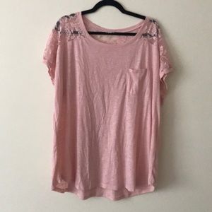 New - Avenue High-Low Pink Tee w lace details
